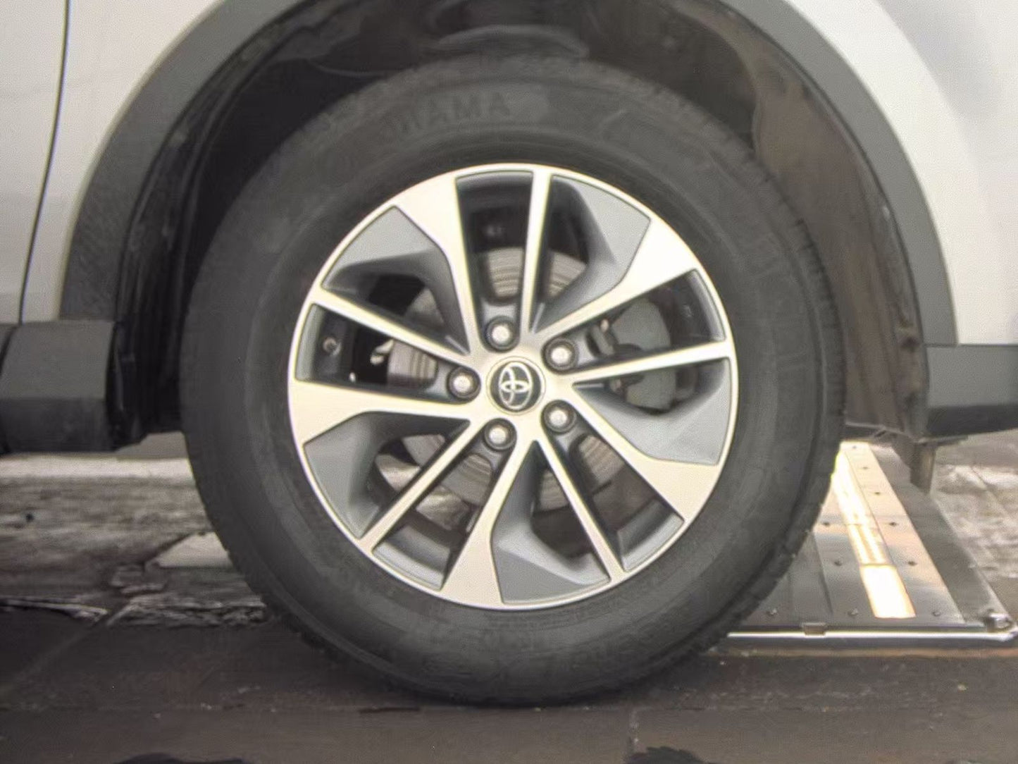 2018 Toyota RAV4 Hybrid LE Plus