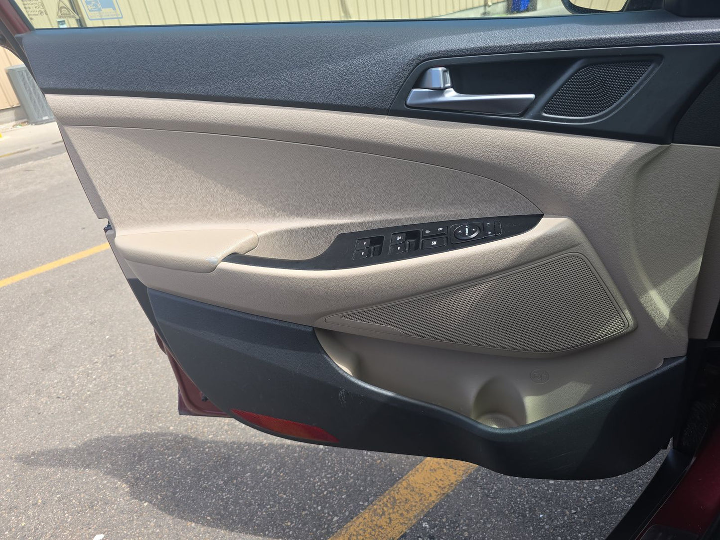 2016 Hyundai Tucson SE w/Beige Interior