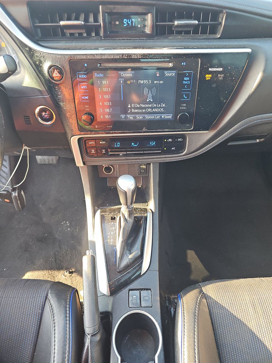 2017 Toyota Corolla SE Sedan