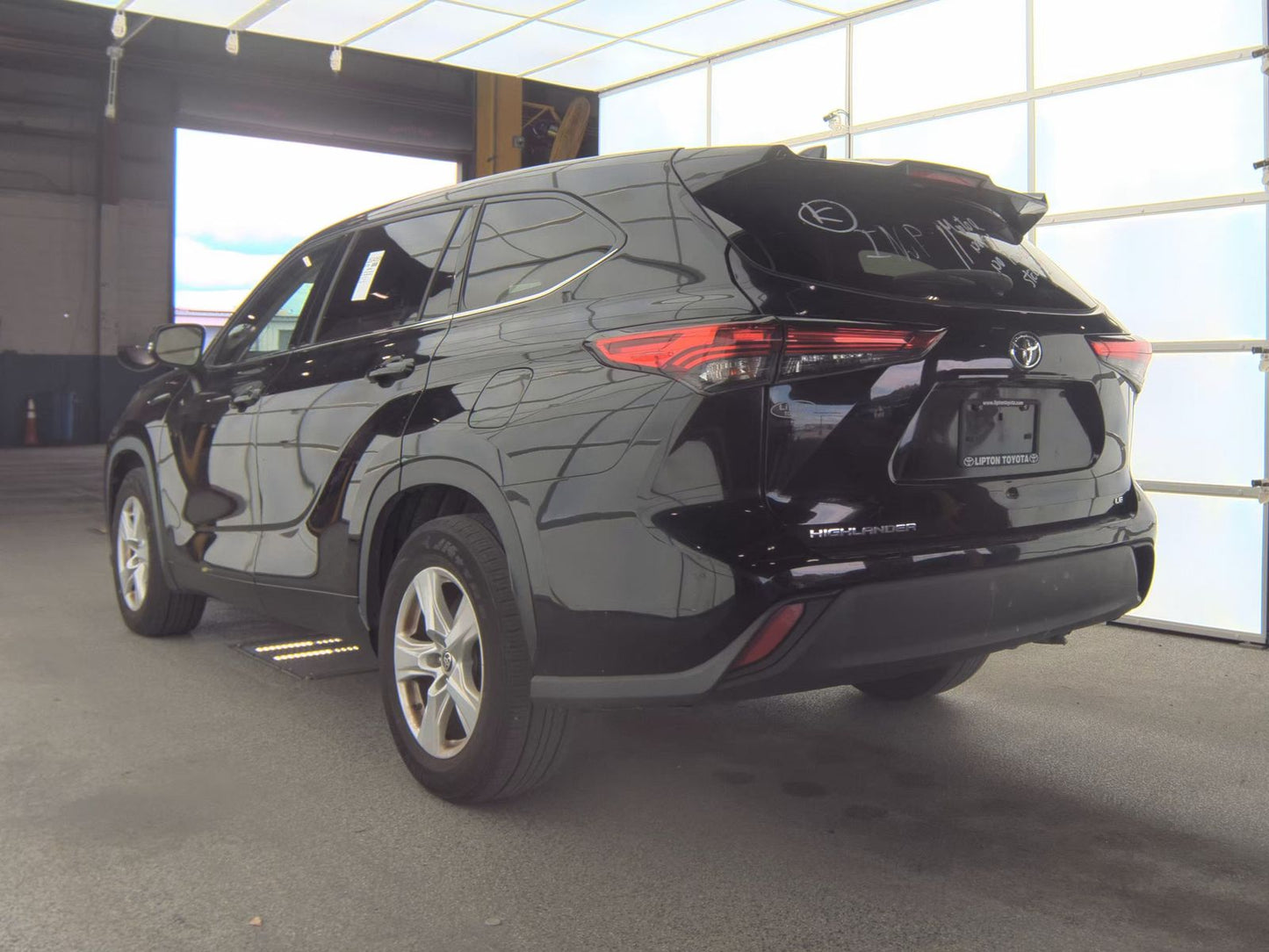 2021 Toyota Highlander LE