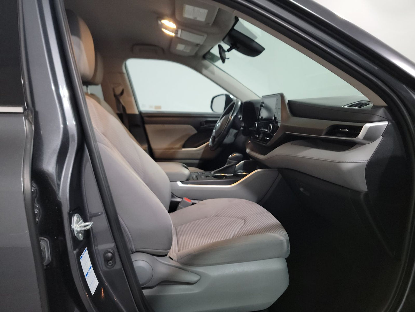 2020 Toyota Highlander LE