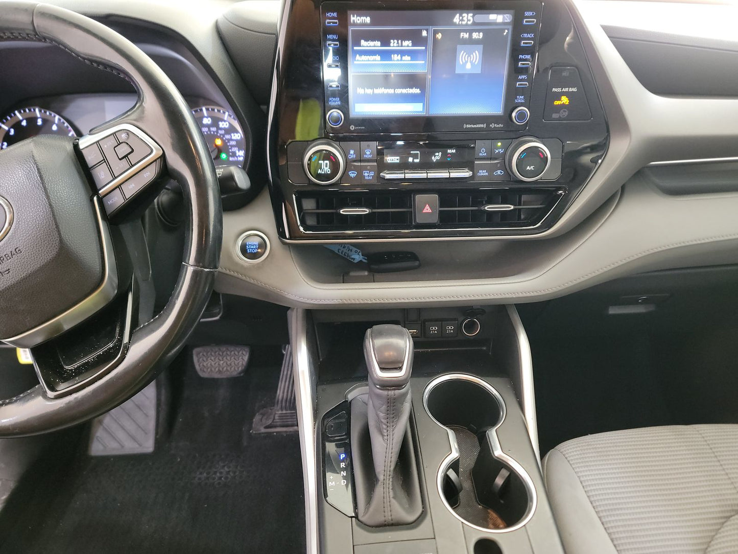 2020 Toyota Highlander LE