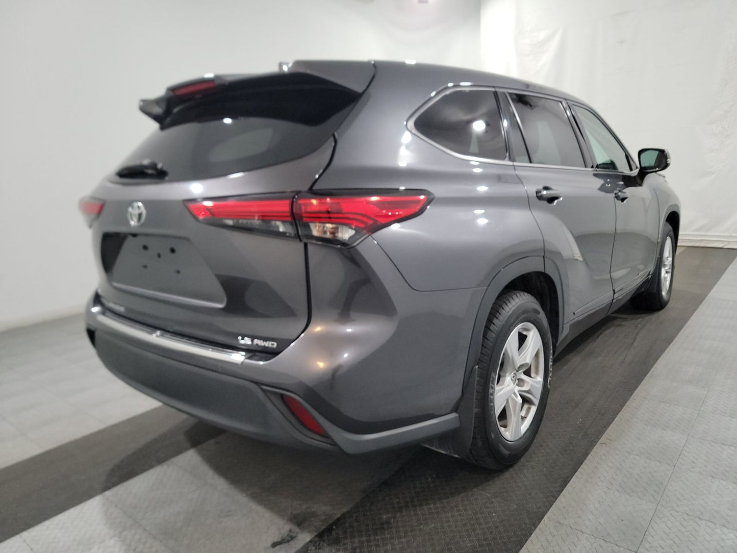 2020 Toyota Highlander LE