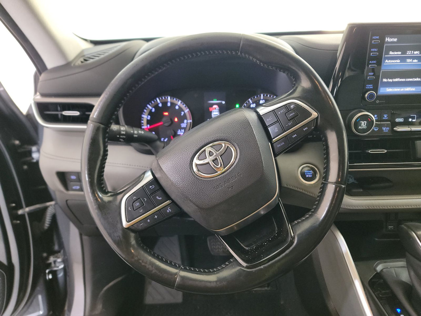 2020 Toyota Highlander LE
