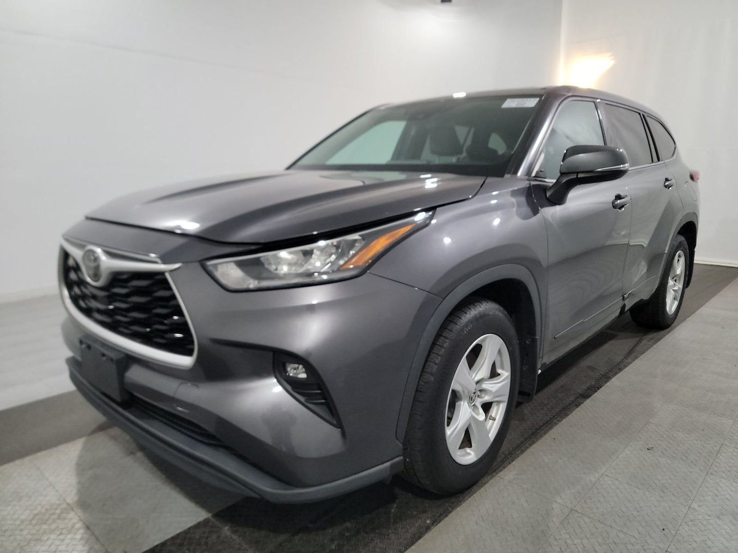 2020 Toyota Highlander LE