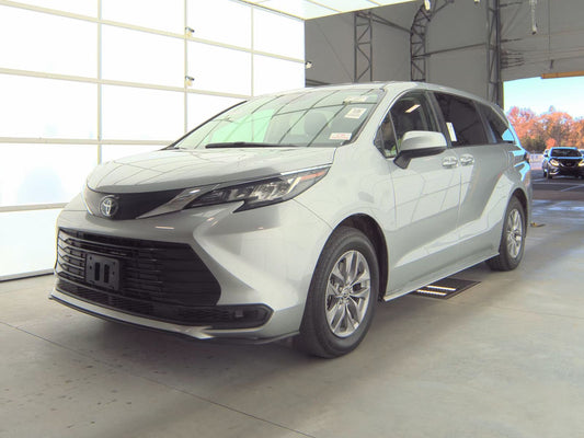 2022 Toyota Sienna LE 8-Passenger 120.5" WB