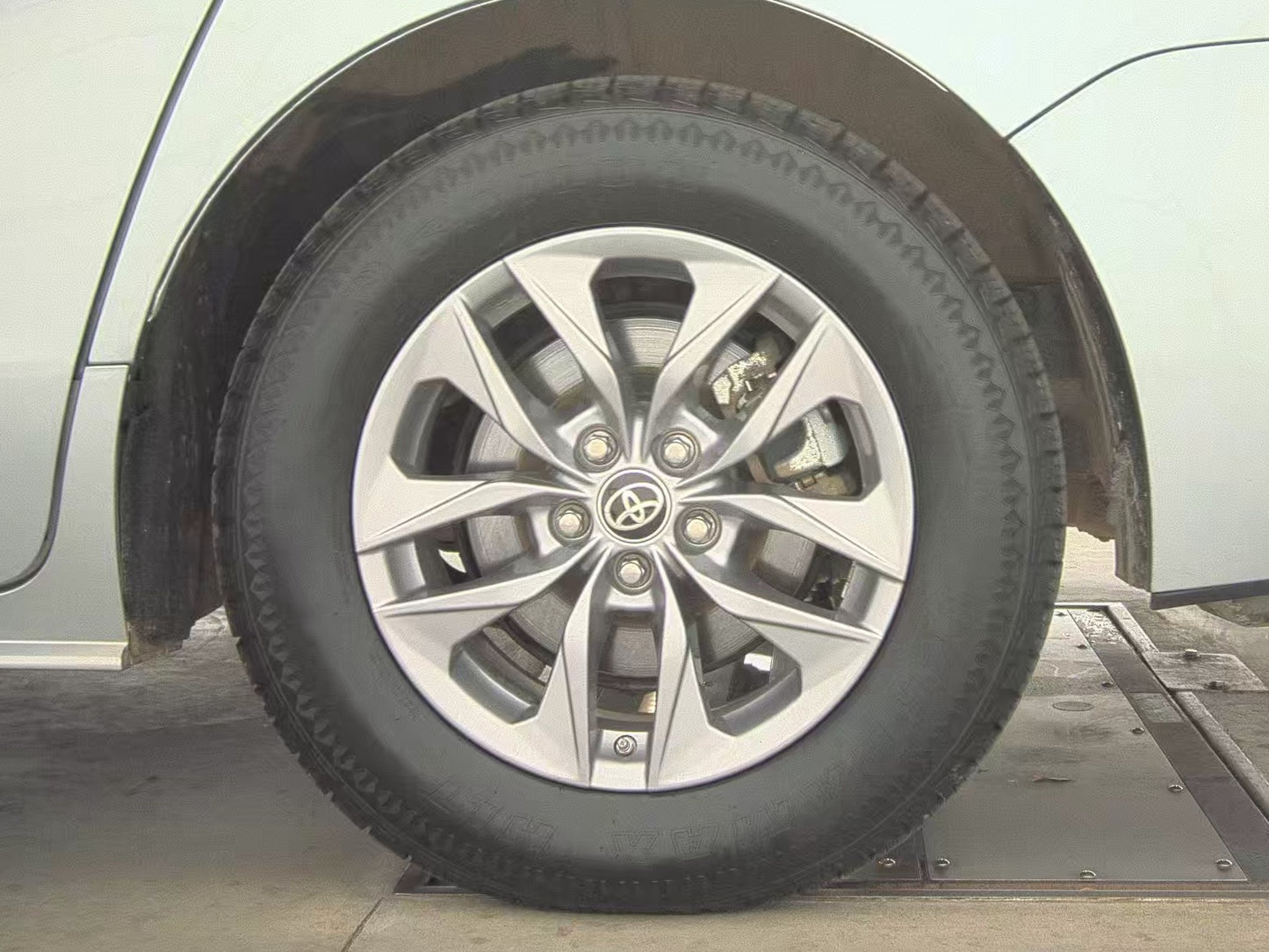 2022 Toyota Sienna LE 8-Passenger 120.5" WB