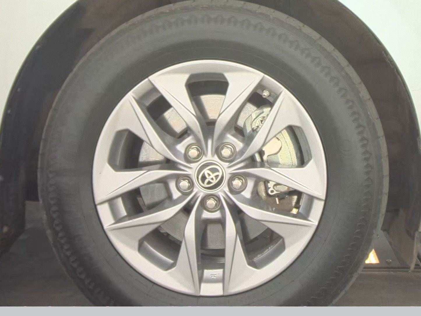 2022 Toyota Sienna LE 8-Passenger 120.5" WB