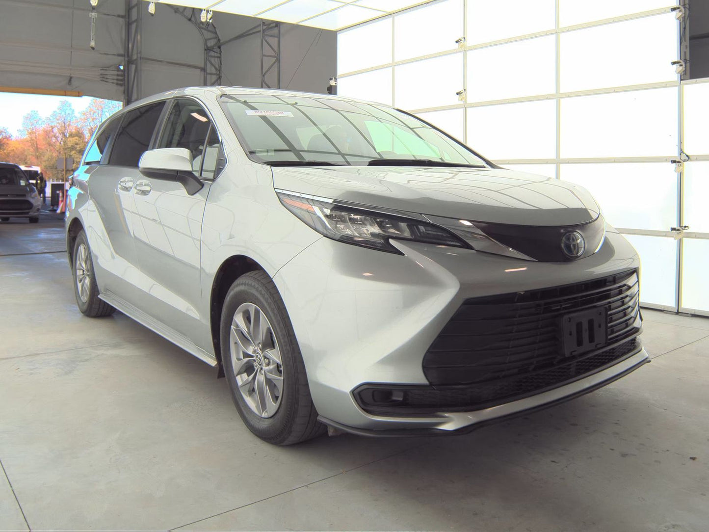 2022 Toyota Sienna LE 8-Passenger 120.5" WB