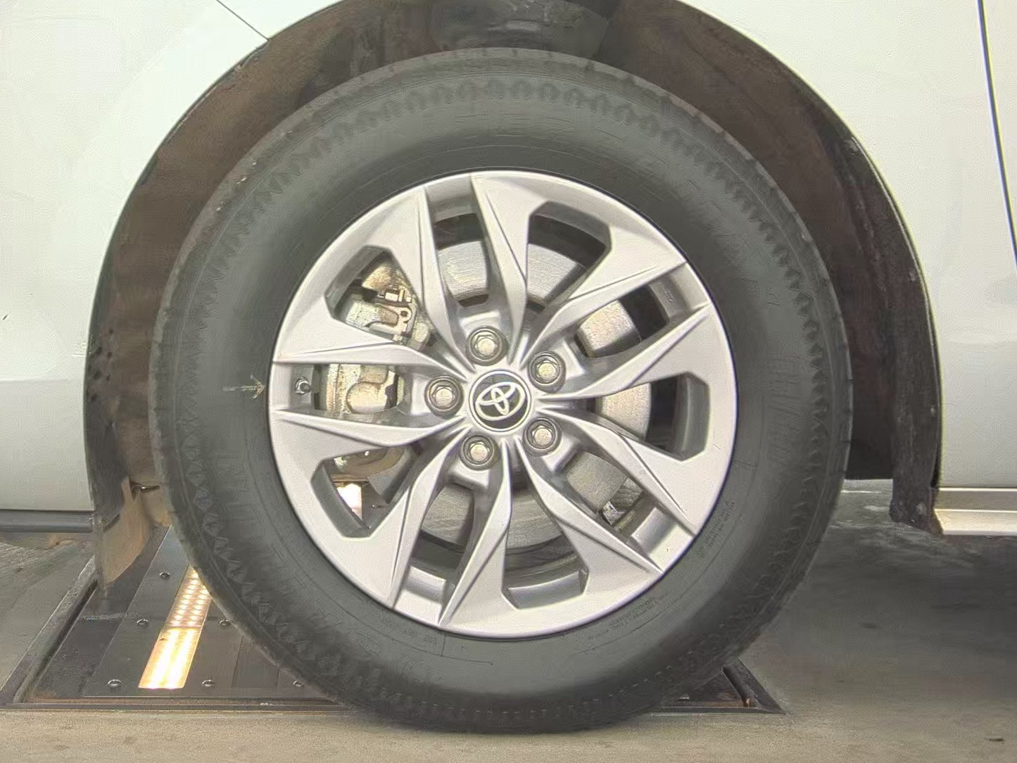 2022 Toyota Sienna LE 8-Passenger 120.5" WB