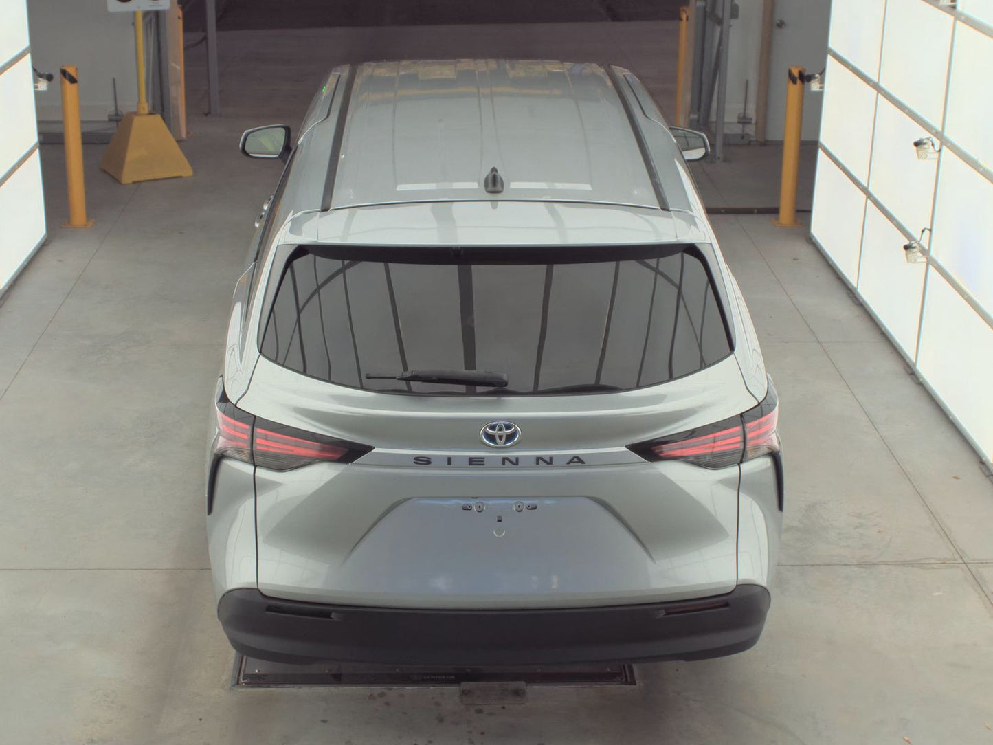 2022 Toyota Sienna LE 8-Passenger 120.5" WB