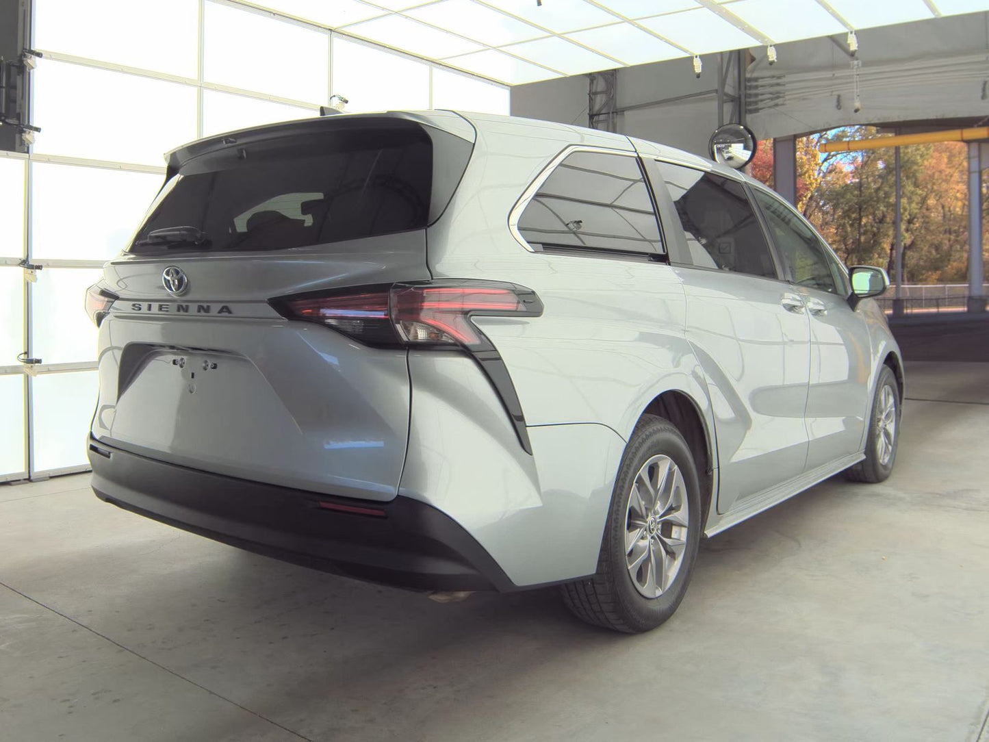 2022 Toyota Sienna LE 8-Passenger 120.5" WB