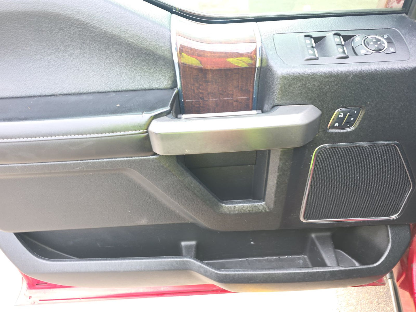 2016 Ford F-150 Platinum Crew Cab Short Bed