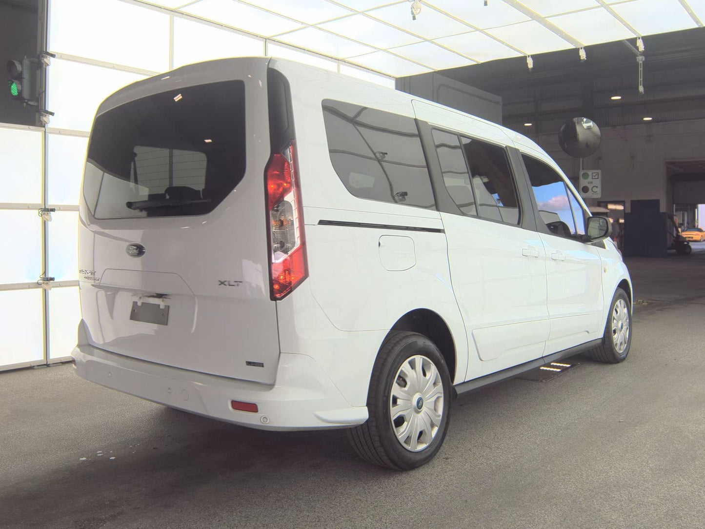 2022 Ford Transit Connect Passenger Wagon XLT Minivan w/Rear Liftgate 120.6" WB