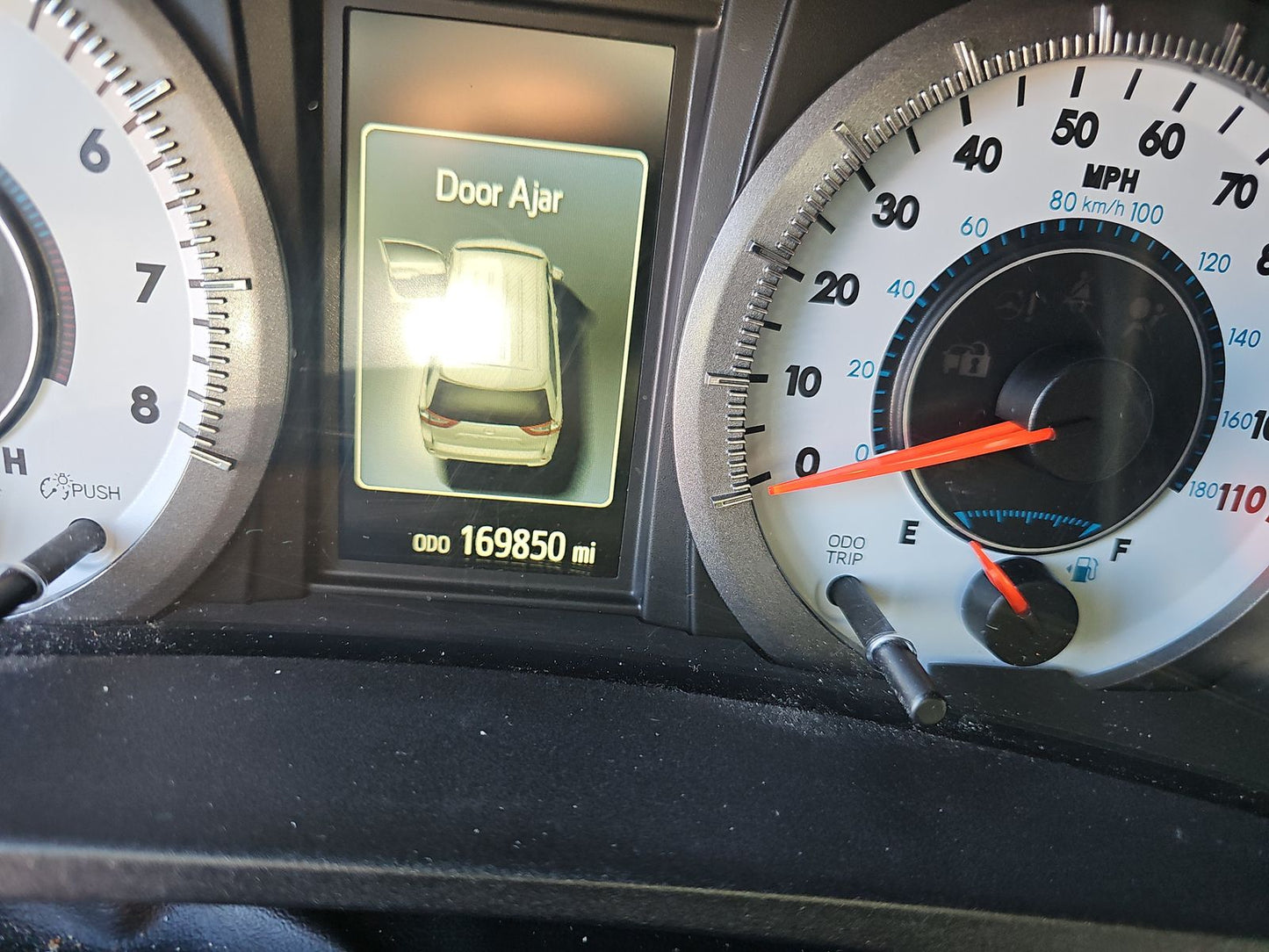 2016 Toyota Sienna SE Premium 8-Passenger 119.3" WB