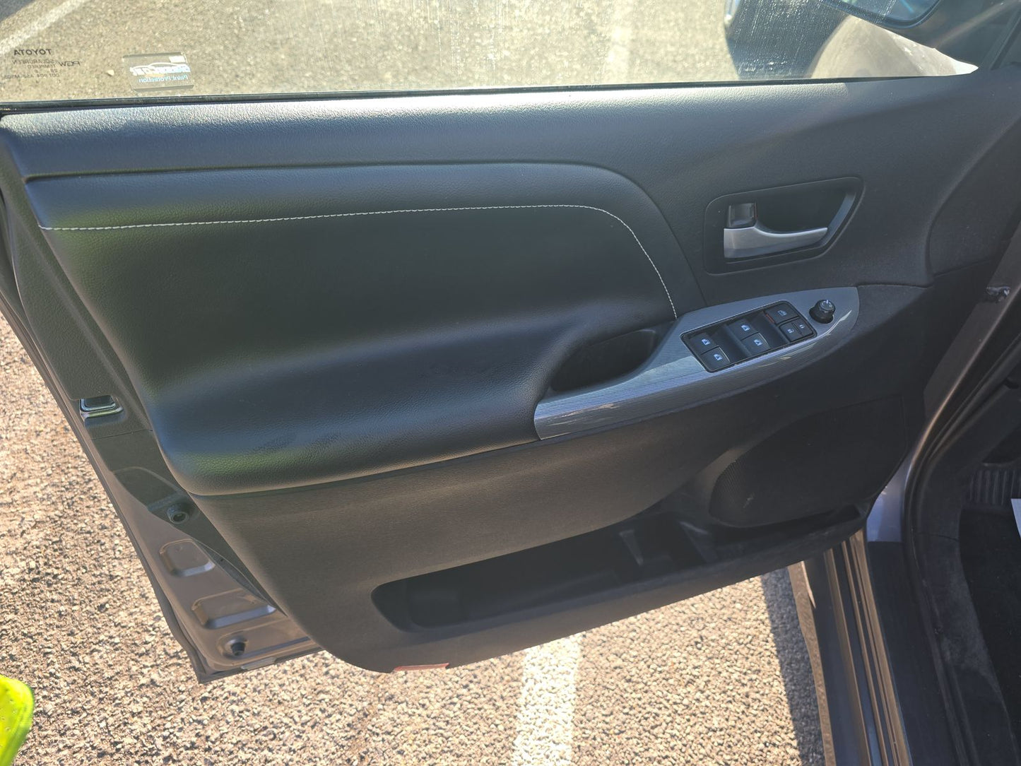 2016 Toyota Sienna SE Premium 8-Passenger 119.3" WB