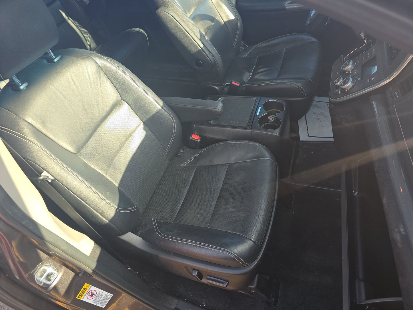 2016 Toyota Sienna SE Premium 8-Passenger 119.3" WB