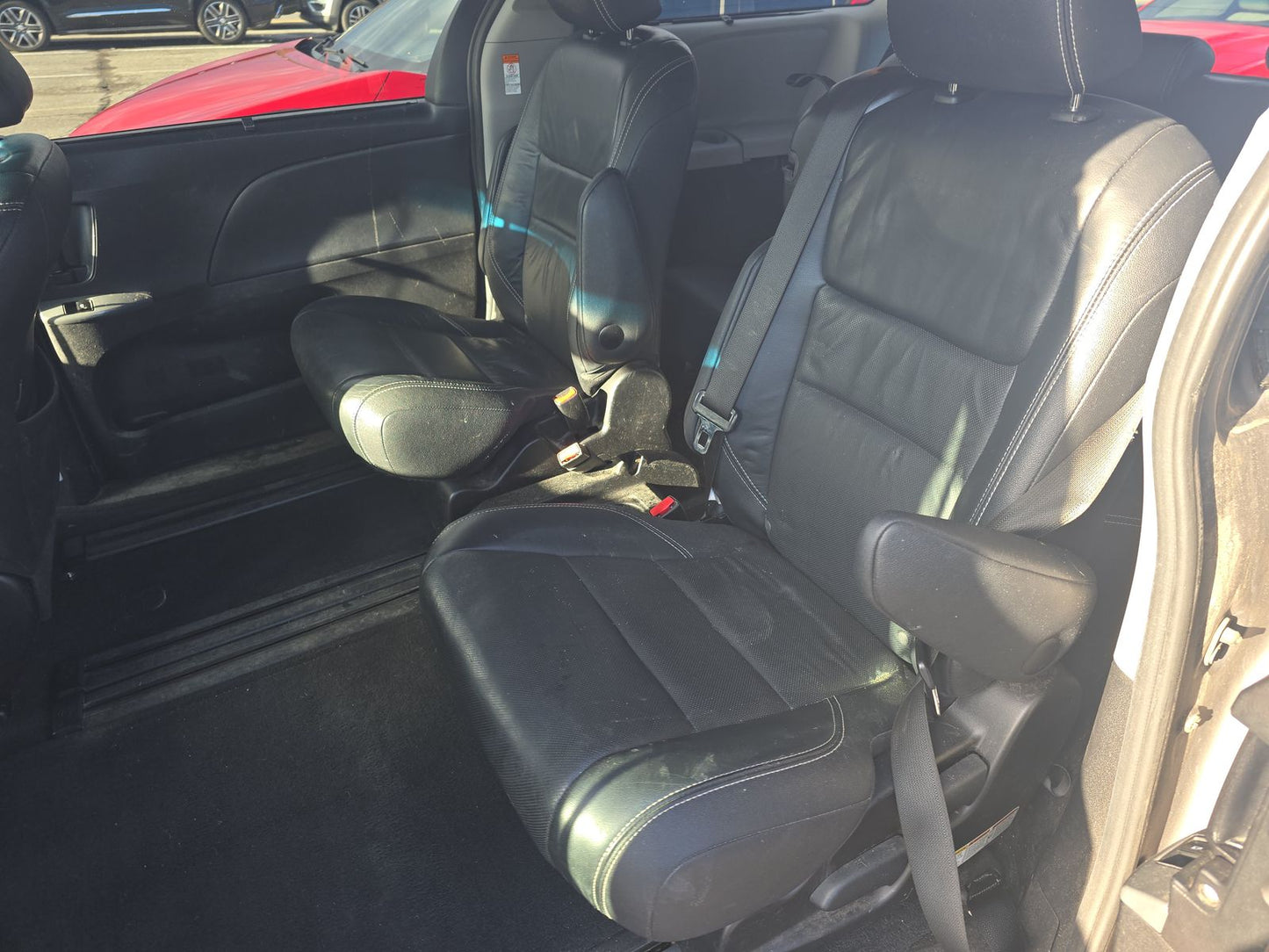 2016 Toyota Sienna SE Premium 8-Passenger 119.3" WB