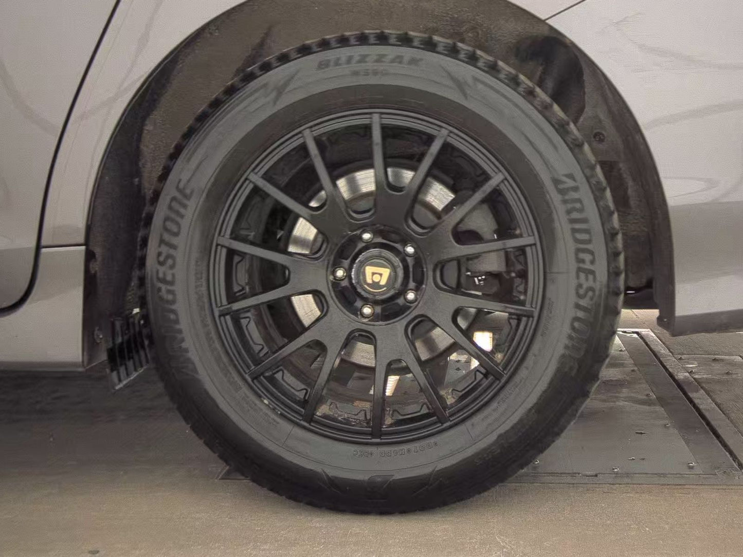 2016 Toyota Sienna SE Premium 8-Passenger 119.3" WB