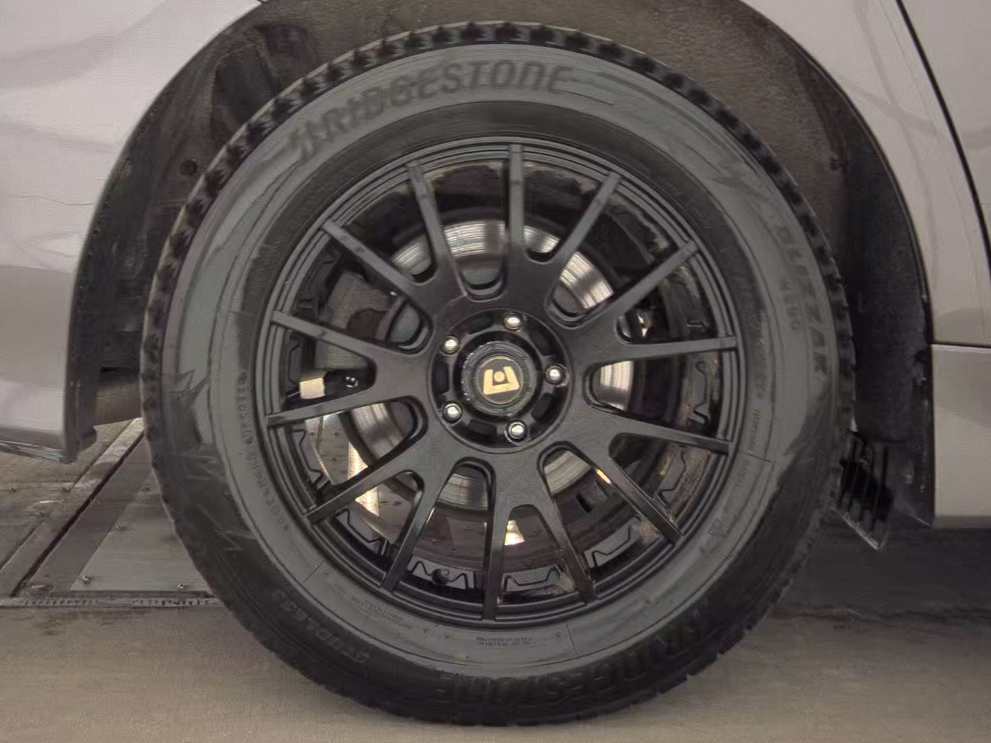 2016 Toyota Sienna SE Premium 8-Passenger 119.3" WB