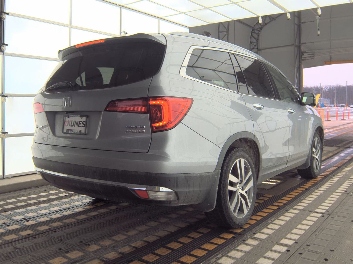 2016 Honda Pilot Touring w/Navigation & RES