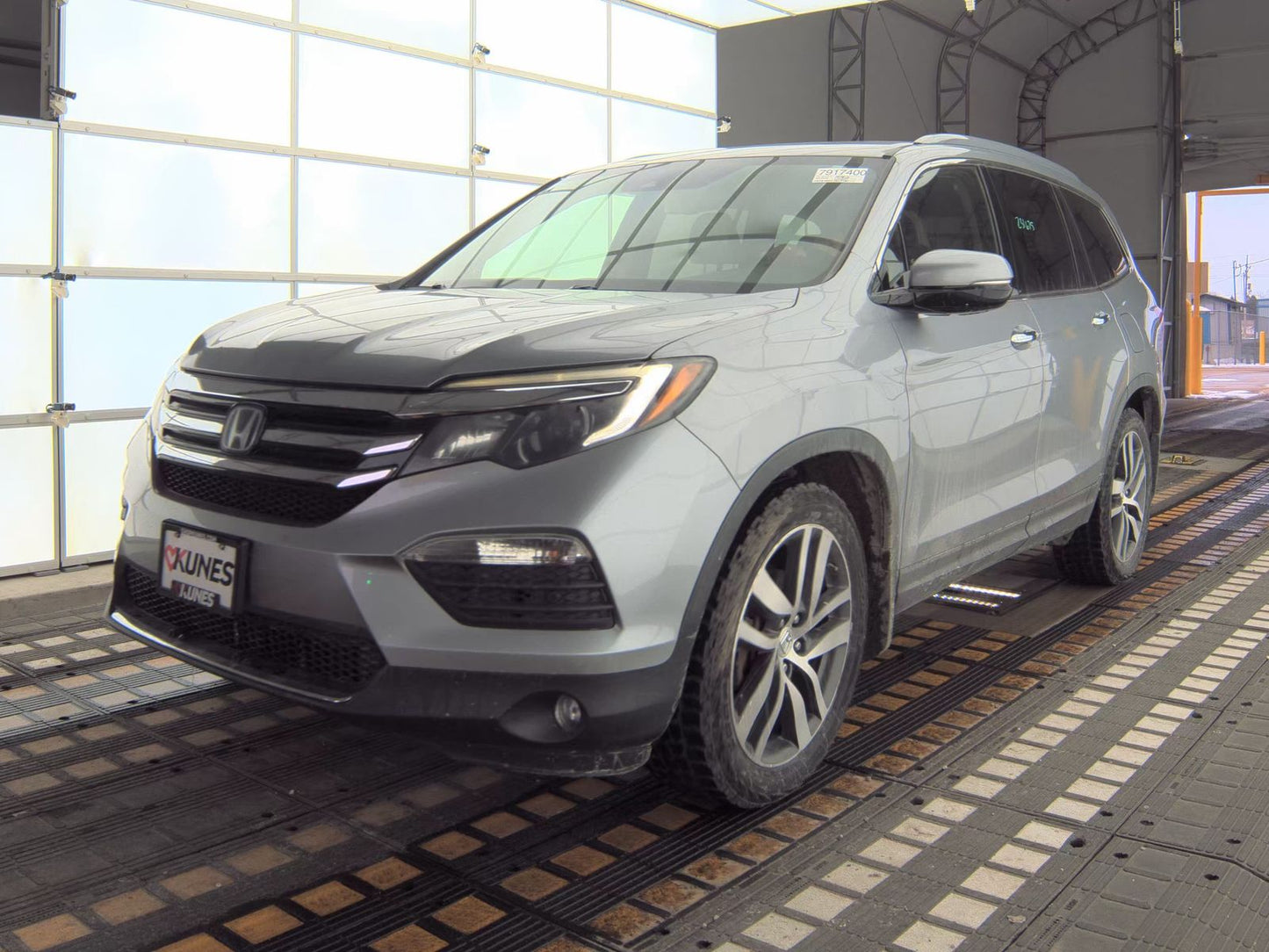 2016 Honda Pilot Touring w/Navigation & RES