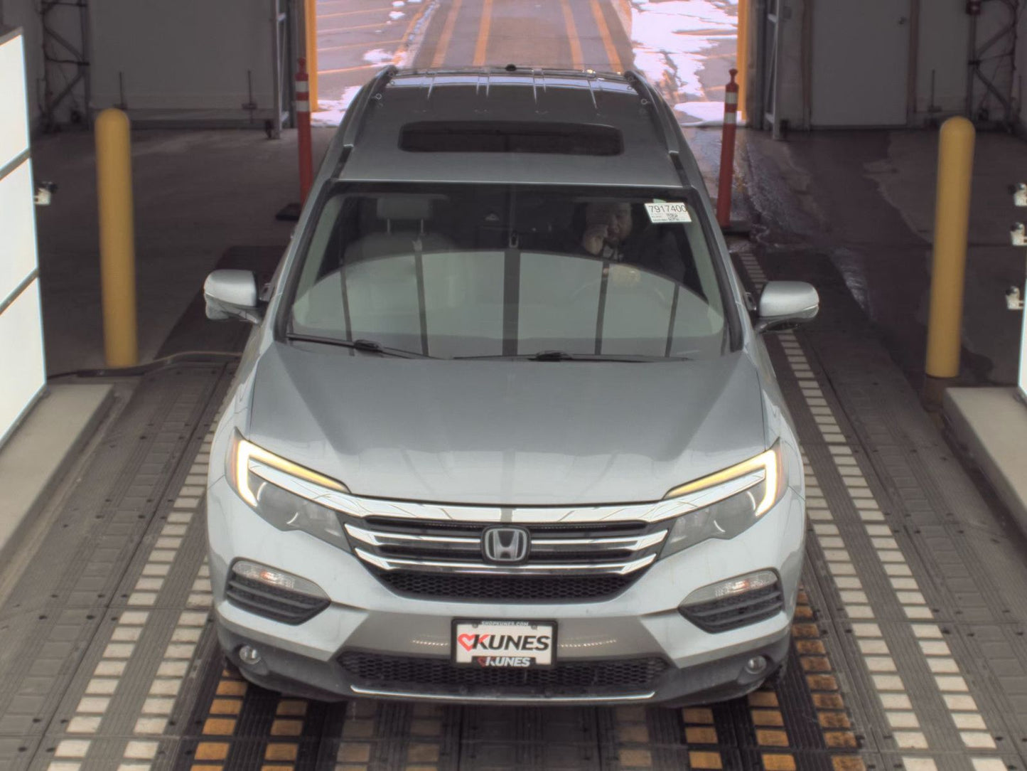 2016 Honda Pilot Touring w/Navigation & RES