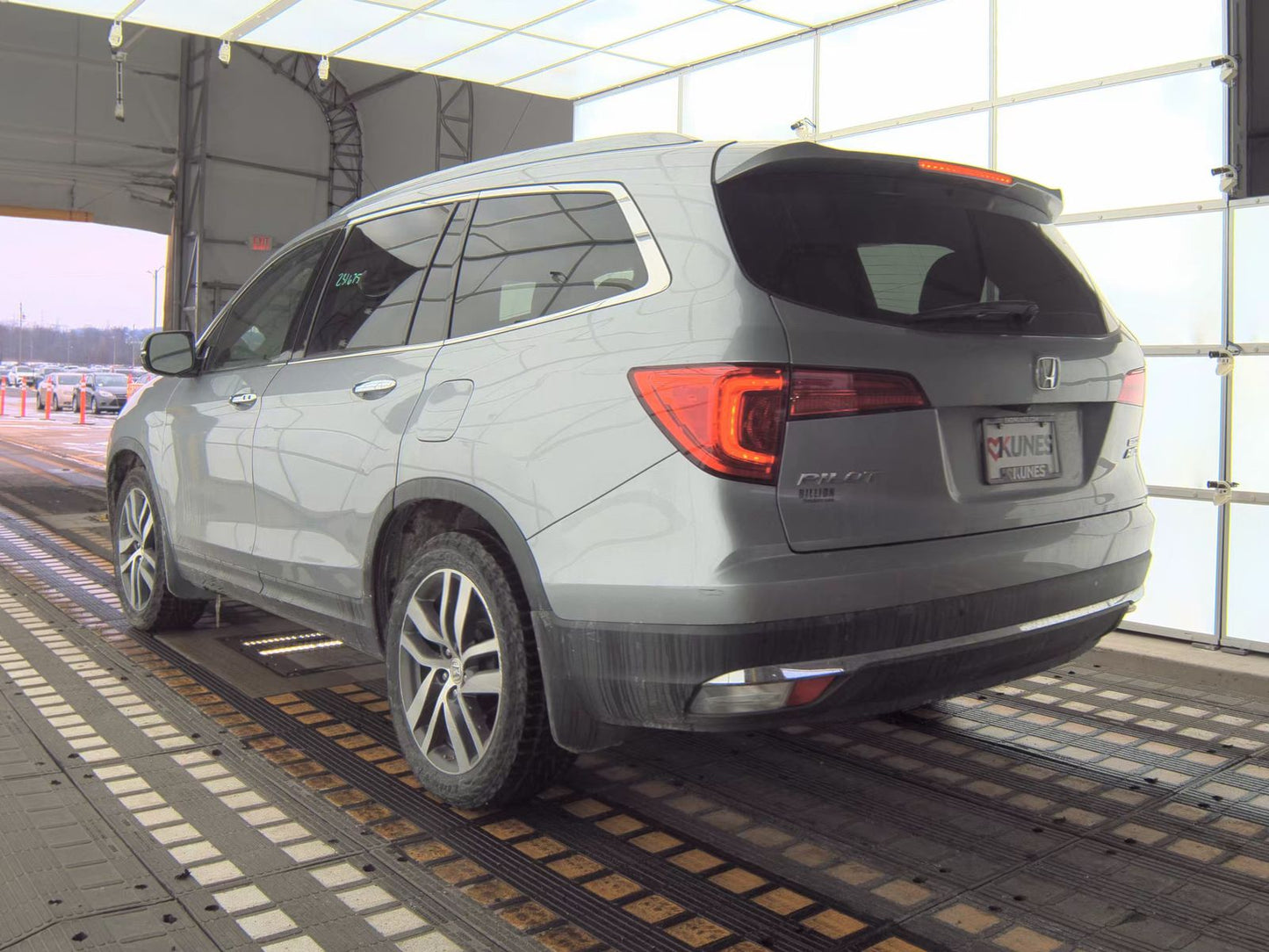 2016 Honda Pilot Touring w/Navigation & RES