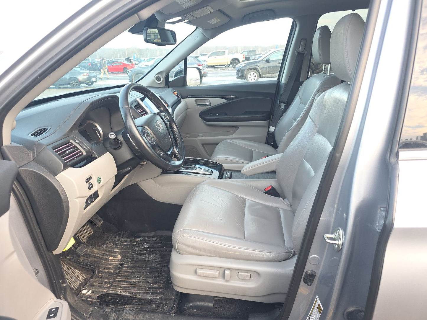 2016 Honda Pilot Touring w/Navigation & RES