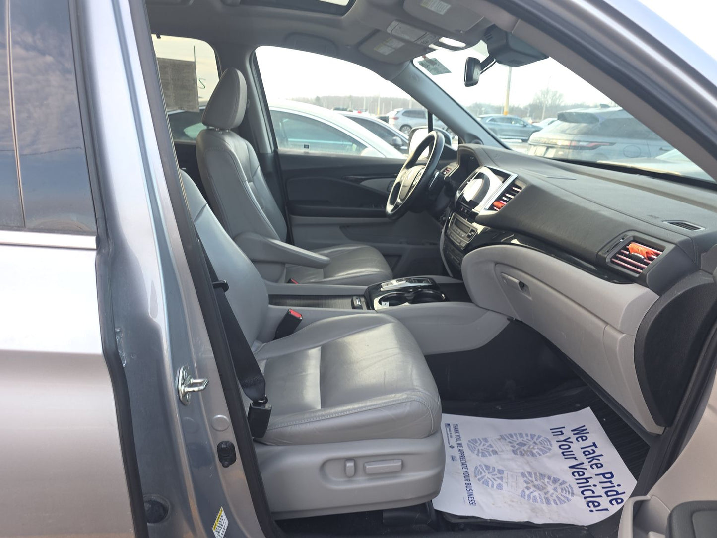 2016 Honda Pilot Touring w/Navigation & RES