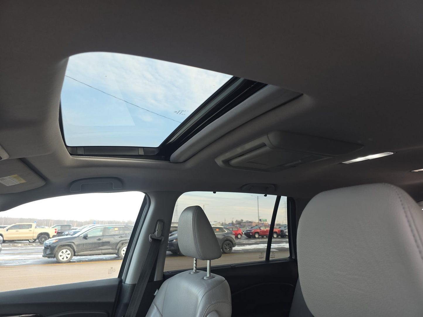 2016 Honda Pilot Touring w/Navigation & RES