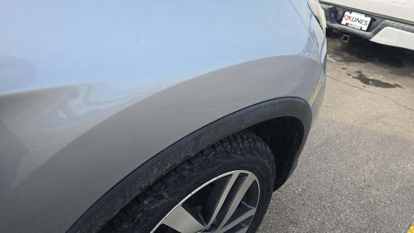 2016 Honda Pilot Touring w/Navigation & RES