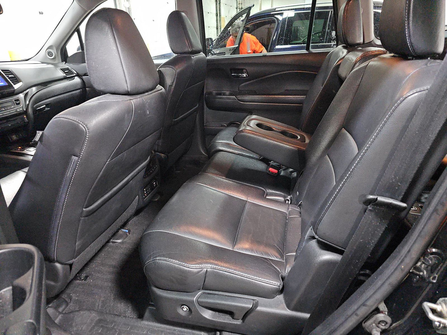 2016 Honda Pilot Touring w/Navigation & RES