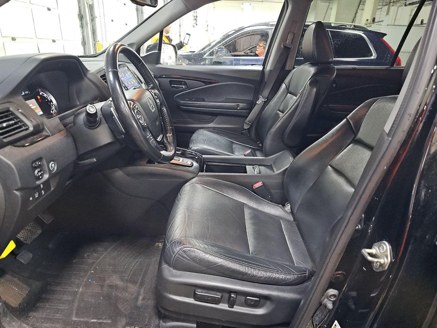 2016 Honda Pilot Touring w/Navigation & RES