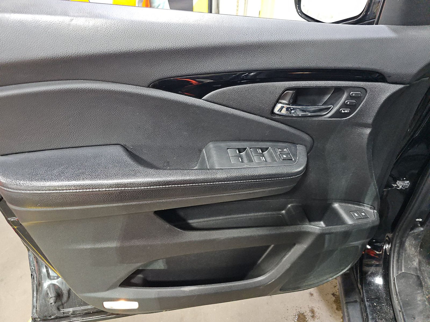 2016 Honda Pilot Touring w/Navigation & RES