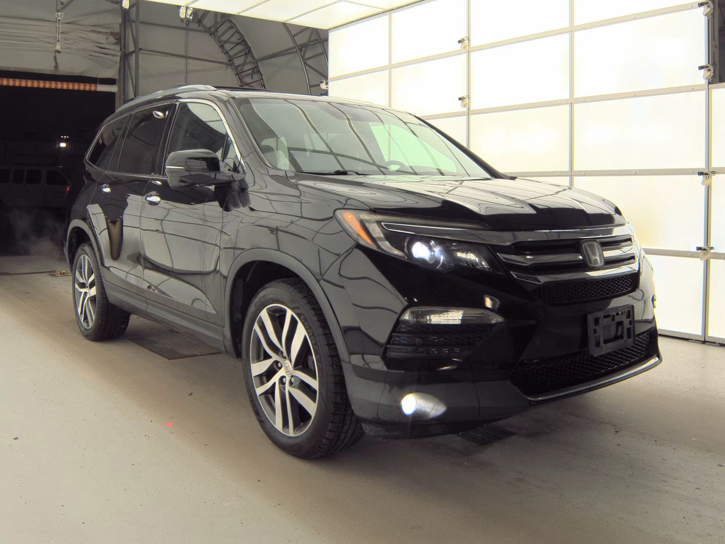 2016 Honda Pilot Touring w/Navigation & RES