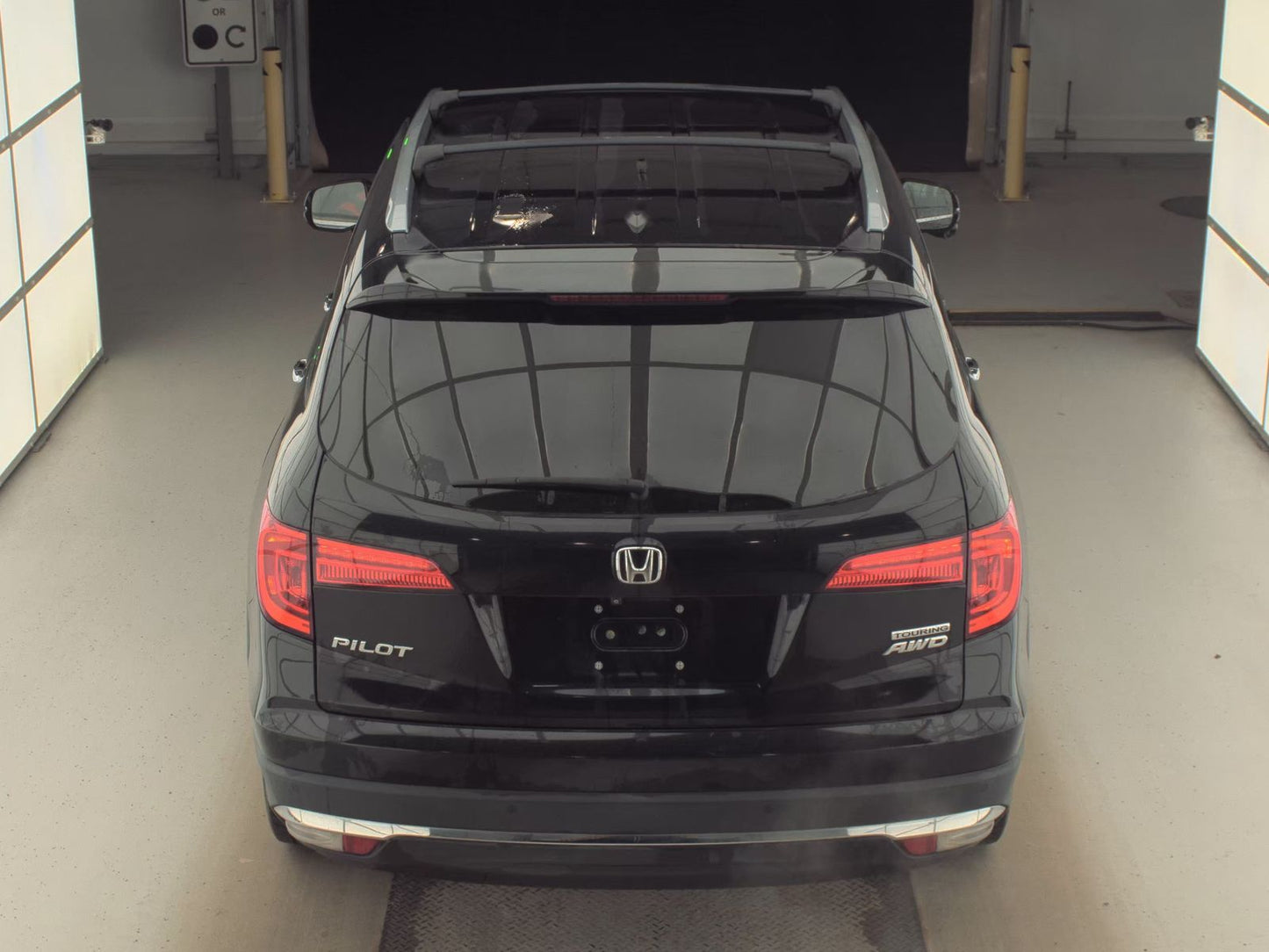 2016 Honda Pilot Touring w/Navigation & RES