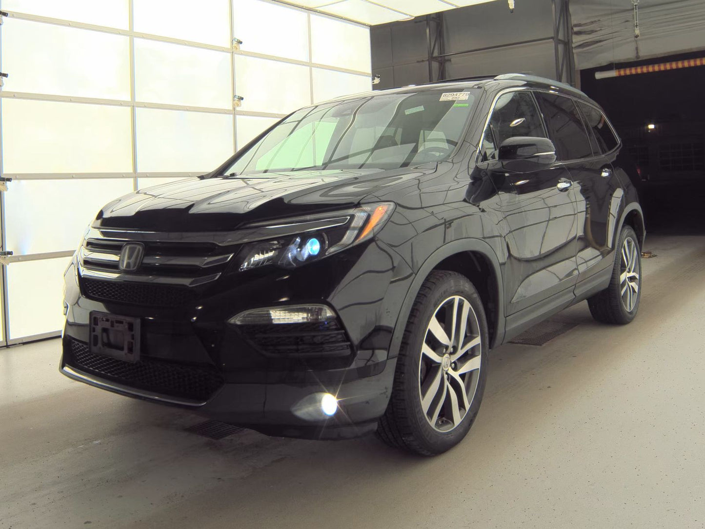 2016 Honda Pilot Touring w/Navigation & RES