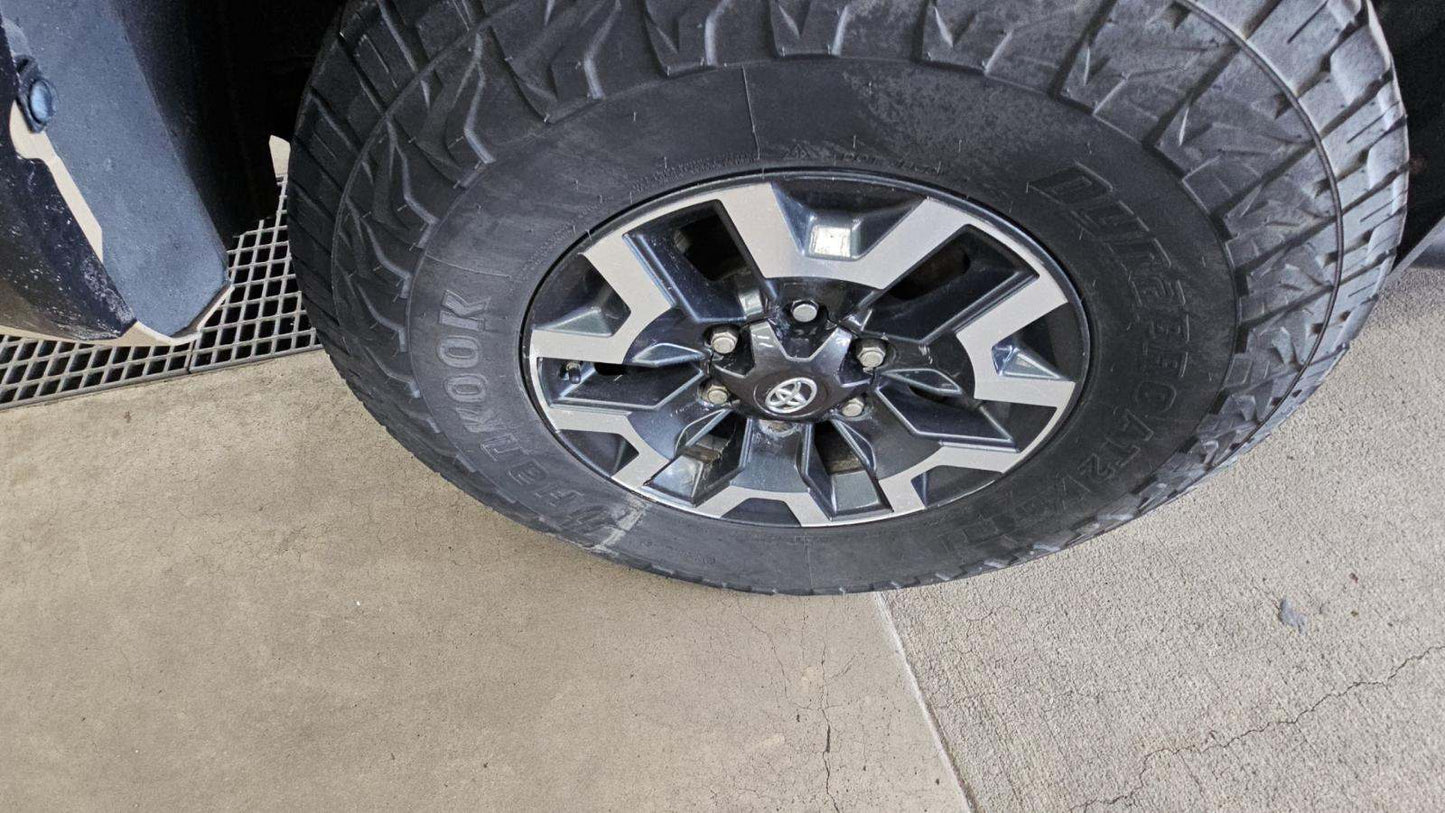 2017 Toyota Tacoma TRD Off-Road Crew Cab Medium Bed