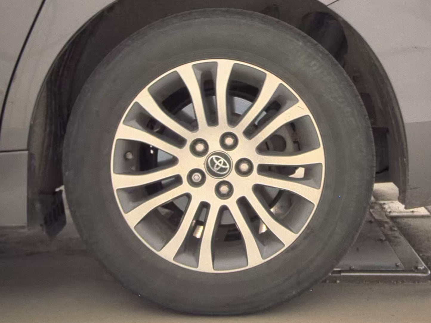 2018 Toyota Sienna XLE 8-Passenger 119.3" WB