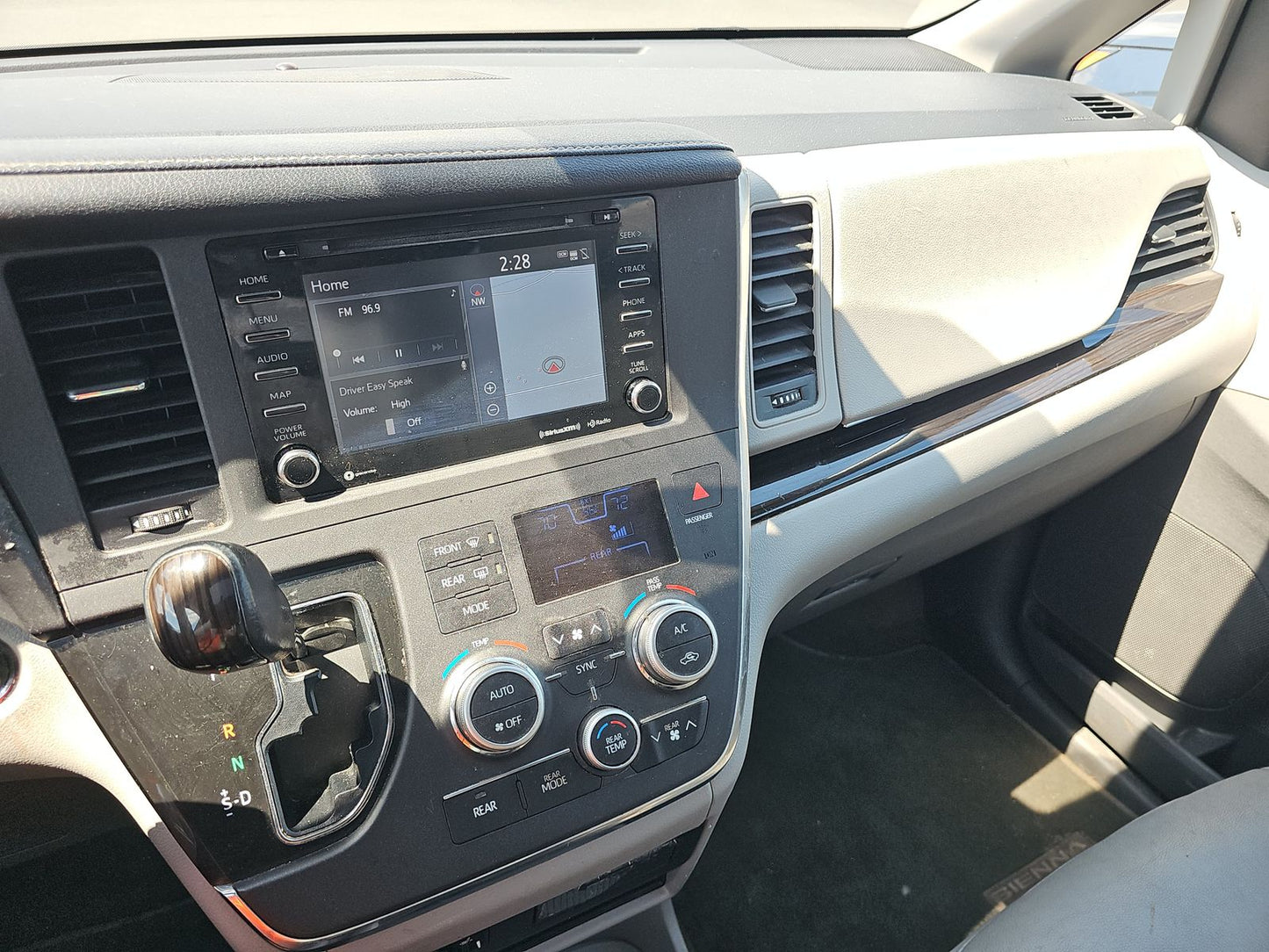 2018 Toyota Sienna XLE 8-Passenger 119.3" WB