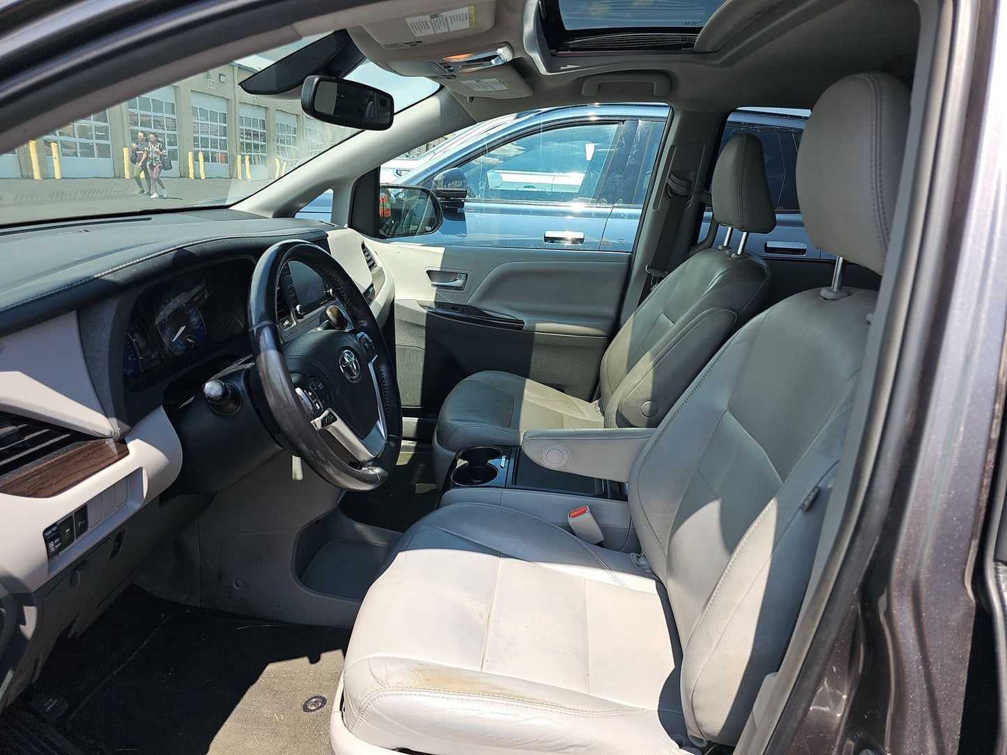 2018 Toyota Sienna XLE 8-Passenger 119.3" WB