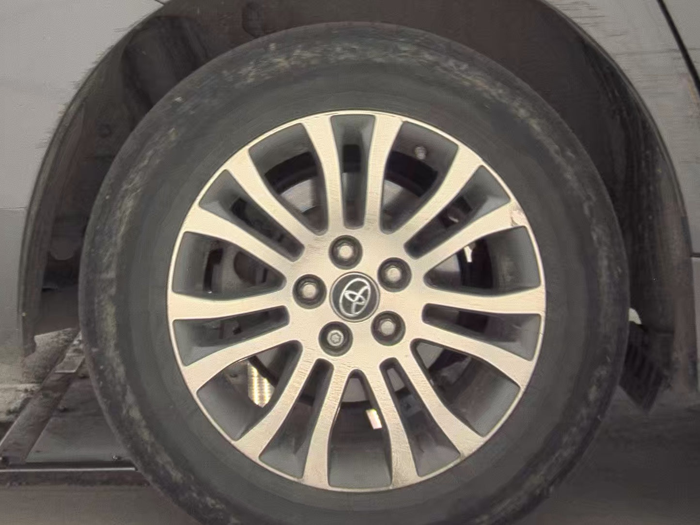 2018 Toyota Sienna XLE 8-Passenger 119.3" WB