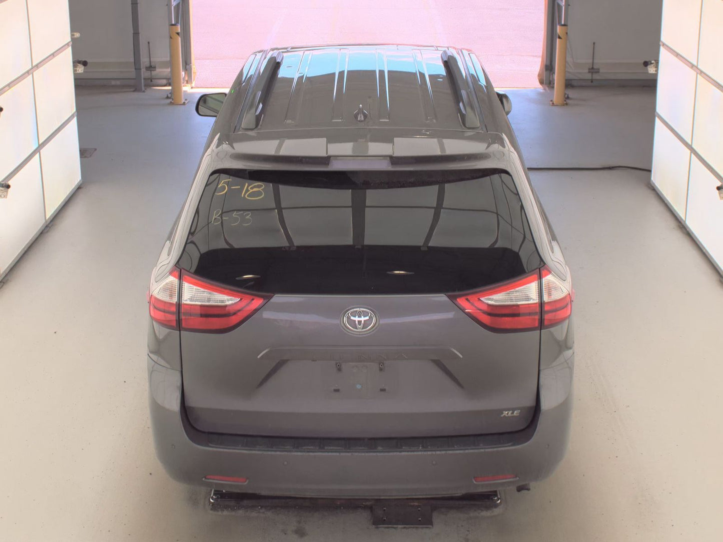 2018 Toyota Sienna XLE 8-Passenger 119.3" WB