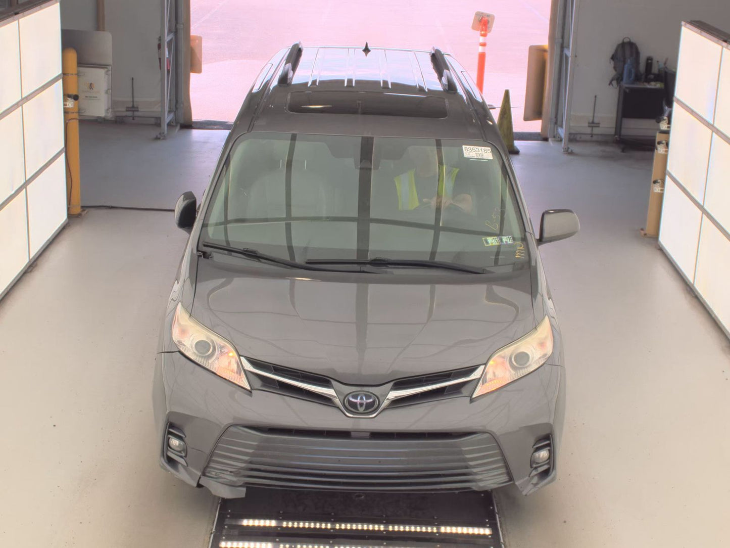 2018 Toyota Sienna XLE 8-Passenger 119.3" WB