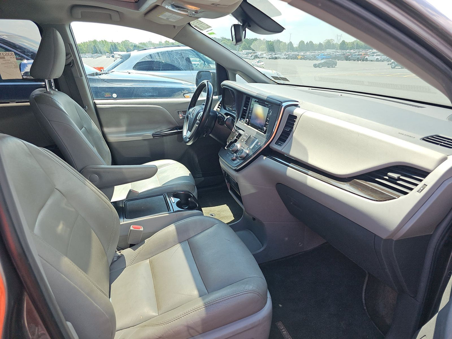 2018 Toyota Sienna XLE 8-Passenger 119.3" WB