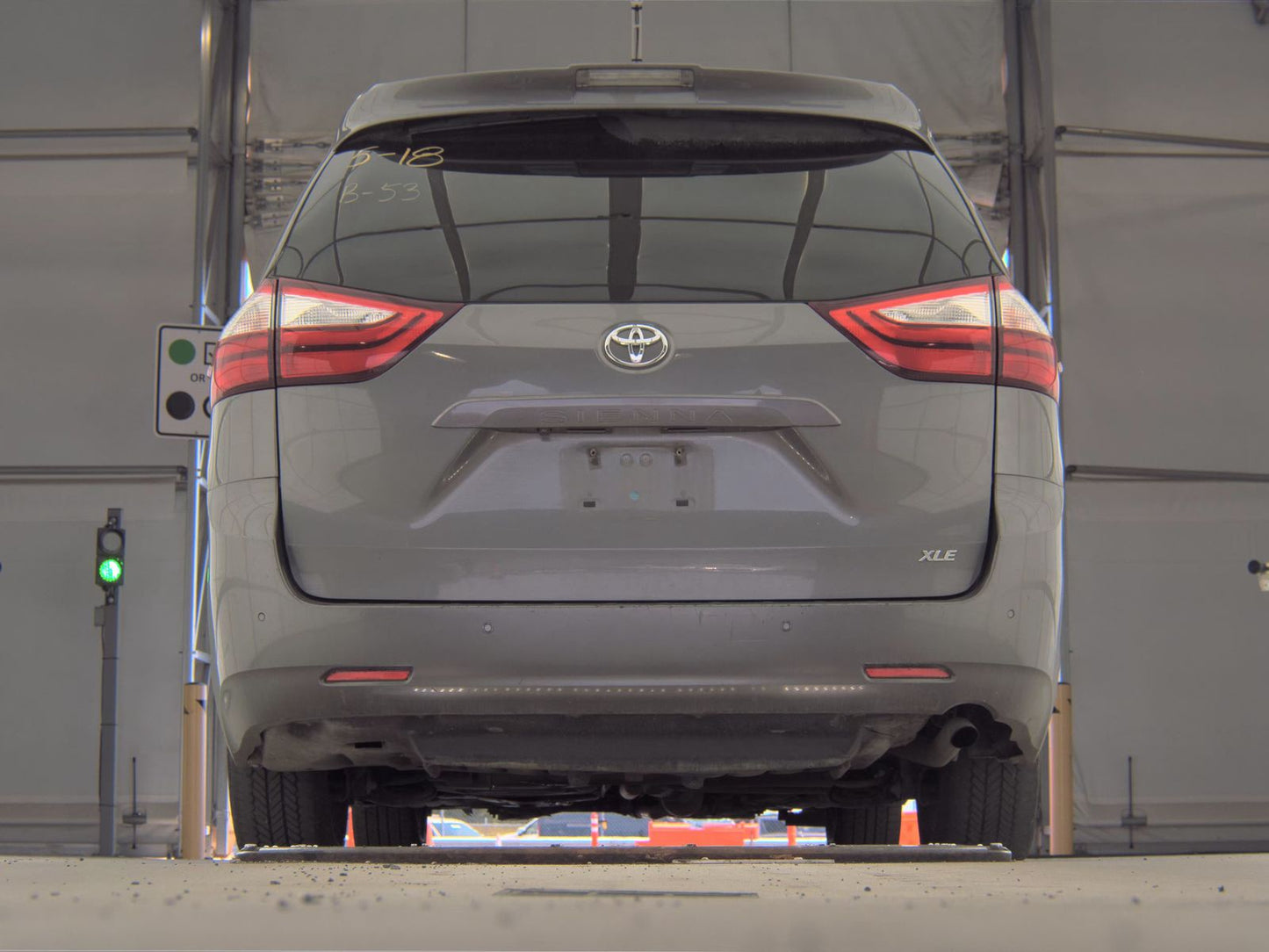 2018 Toyota Sienna XLE 8-Passenger 119.3" WB