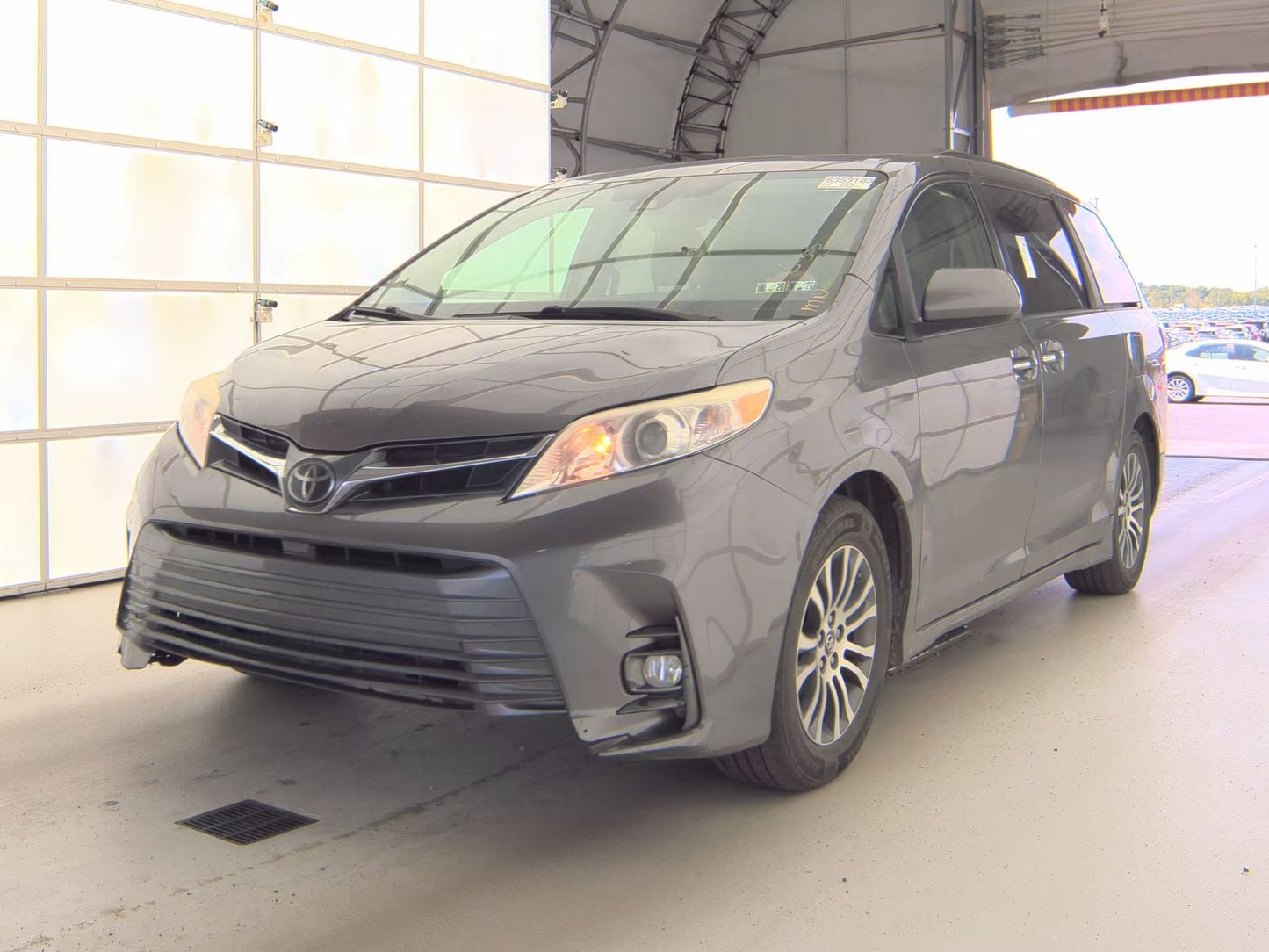 2018 Toyota Sienna XLE 8-Passenger 119.3" WB