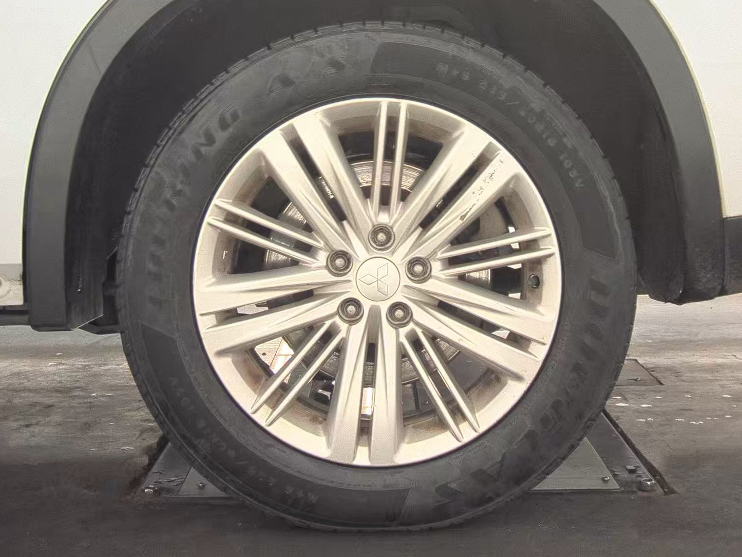 2023 Mitsubishi Outlander ES