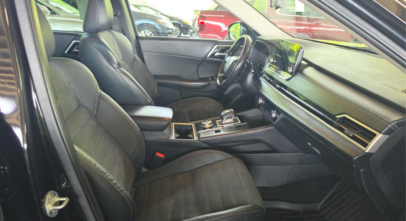 2023 Mitsubishi Outlander SE
